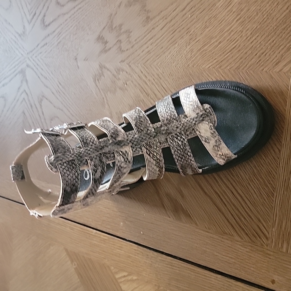 sandals - Picture 2 of 2